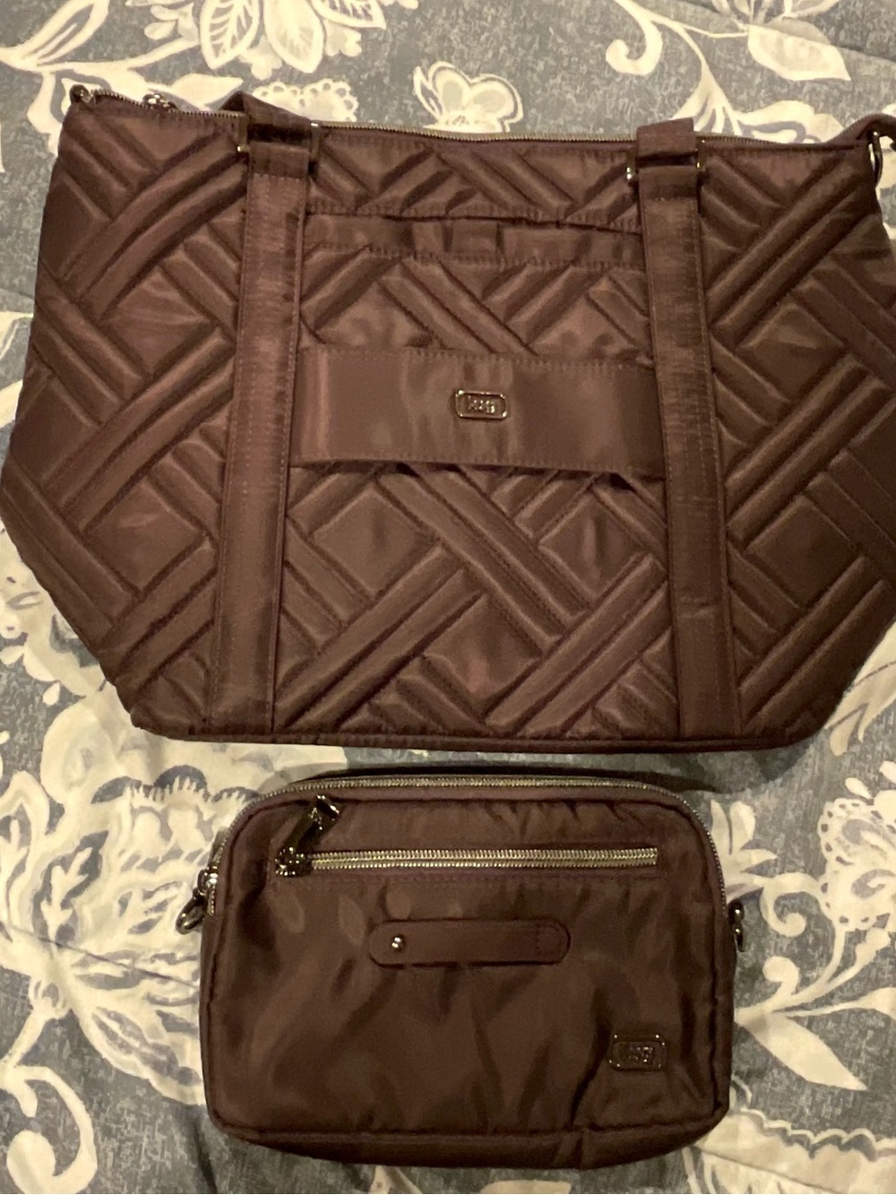 NWOT Catamaran Tote Bag & Removable Pouch, Plum - Picture 4 of 10